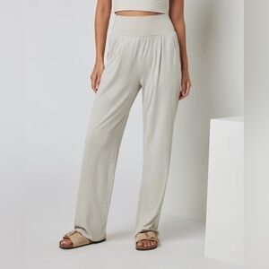 Vuori Lux At Ease straight pant - like new - size xsmall